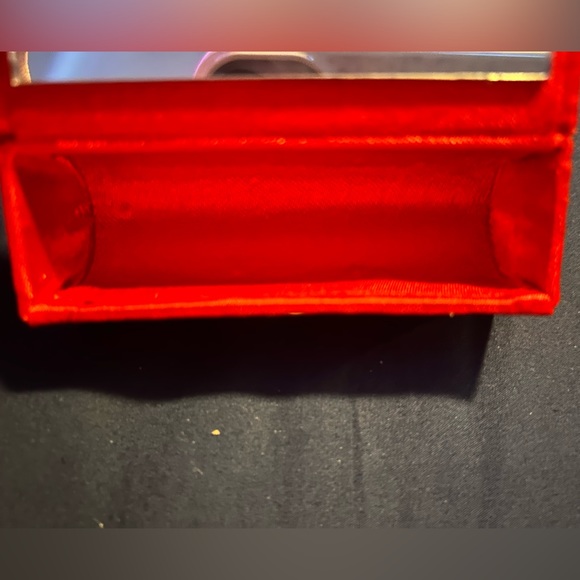 Lipstick holder with flower design - Picture 2 of 3